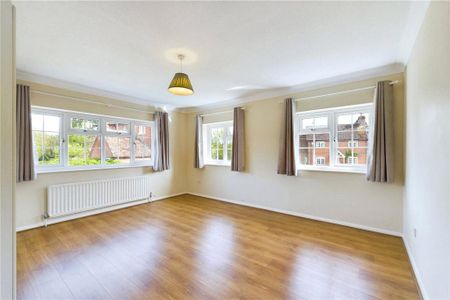 4 bedroom detached house to rent - Photo 3