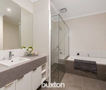 4 Merrimack Crescent, Keysborough VIC 3173 - Townhouse For Rent | D... - Photo 3