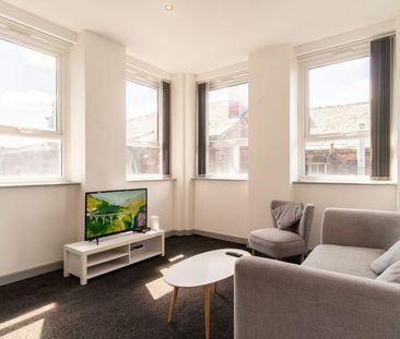 High Street - Photo 4