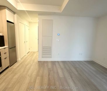 1007 The Queensway #823 - Photo 1