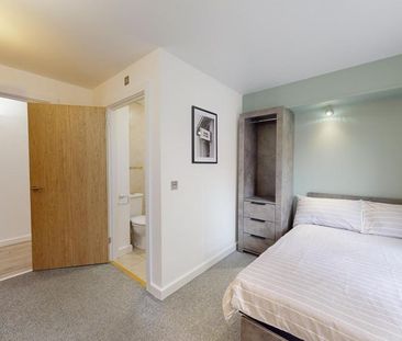 1 bedroom in a house share to rent - Photo 2