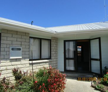 Three Bedroom Home Close to Town - Photo 2