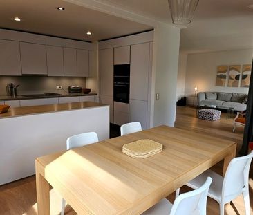 APPARTEMENT 4 PIÈCES À GENÈVE - EAUX-VIVES, MEUBLÉ - Photo 2