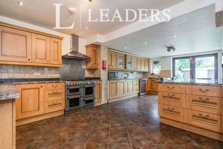 1 bedroom room to rent Milton Drive, Shepperton, TW17 - Photo 2