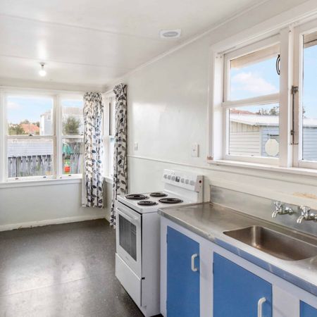 3 bedroom home in Papakura! - Photo 4