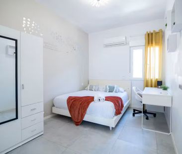 Carrer del Padre Francisco Camacho, Valencia, Valencian Community 4... - Photo 1
