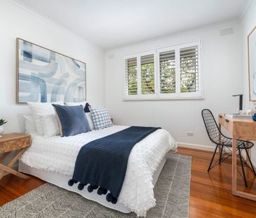 Spacious & Sophisticated Family Living in Blackburn North - Photo 4