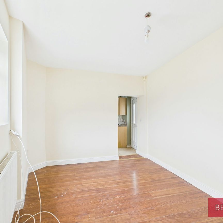 Flat to rent on - Photo 1