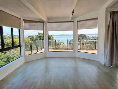 Coastal Living & Sea Views - Photo 2
