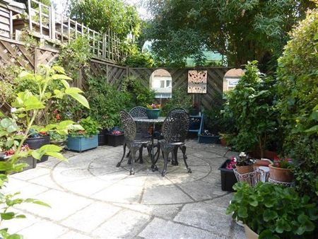 Alexander Street - Photo 5