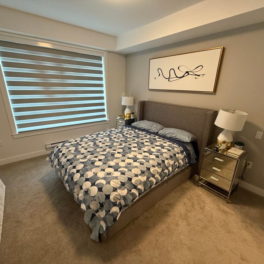 Modern Penthouse in Surrey - Photo 1