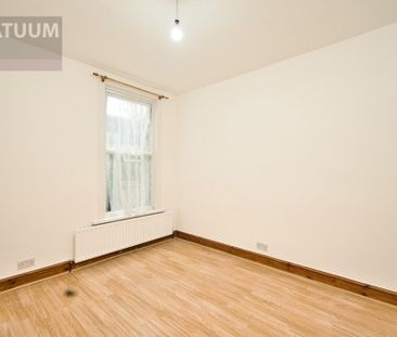 3 bedroom flat to rent - Photo 4