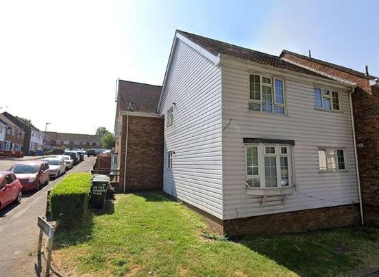 Gardiner Close, Orpington, Kent, BR5 - Photo 1