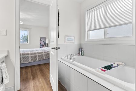 For Lease - 3593 CAROLINIA Court, Fort Erie, Ontario - Photo 4