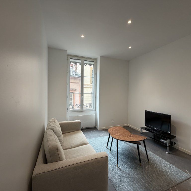 APPARTEMENT T2 A LOUER - LYON 7EME ARRONDISSEMENT - 38.89 m2 - 898 € charges comprises par mois - Photo 1