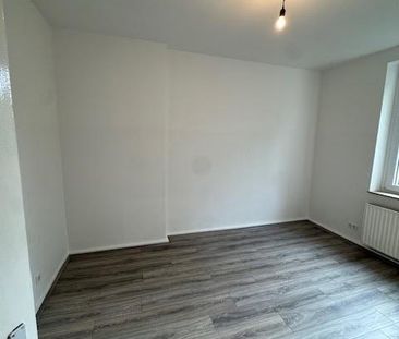Altbauwohnung mit 3 Zimmern zentral in Krefeld.. - Photo 1