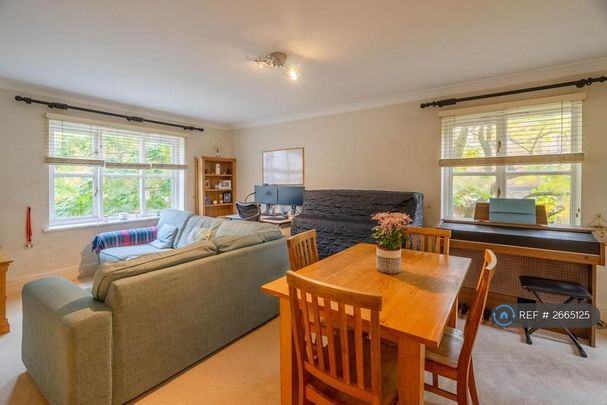 2 bedroom flat to rent - Photo 1