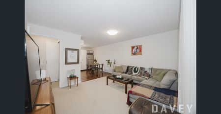 Charming 2-Bedroom Apartment in Prime Daglish Location - Photo 2