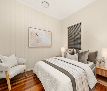 CLASSIC CHARM MEETS MODERN TOUCHES... - Photo 5