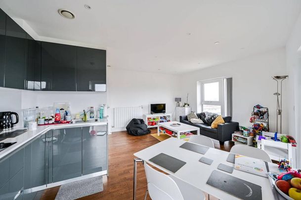 2 bedroom flat to rent - Photo 1