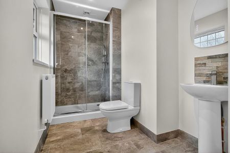 4 bedroom detached house to rent - Photo 4