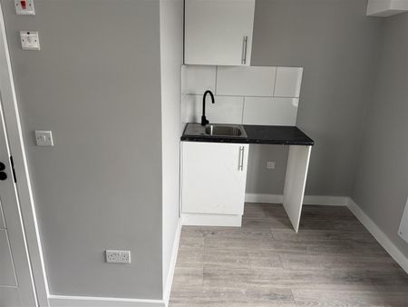 York Road, Northwood HA6, London - Photo 5