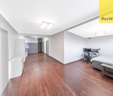 Renovated Three Bedroom House With Everything At Your Door Step - Photo 2