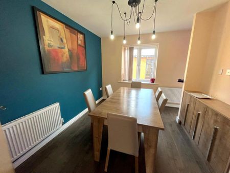 4 bedroom detached house to rent - Photo 2