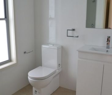 Two bedroom villa close to Wollongong Public and Private Hospitals - Photo 4