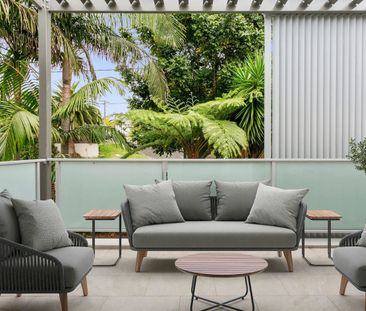 Oversized Contemporary Apartment - Photo 3