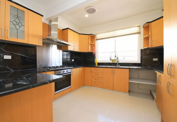 Spacious Four Bedroom Family Home - Photo 1