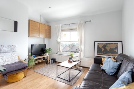 Hilltop Road, West Hampstead, London - Photo 2