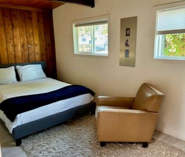 Character Home – Casa Loma – SEASONAL - Photo 2