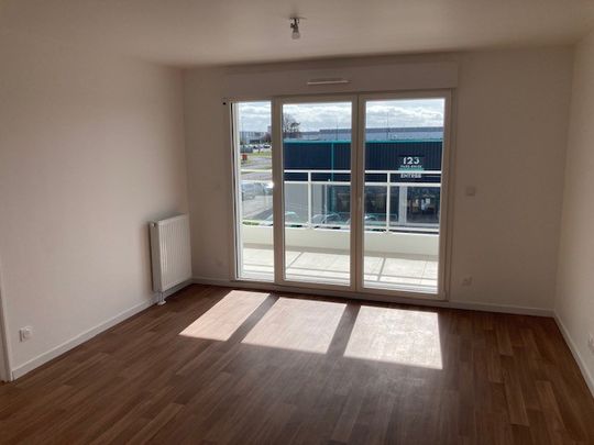 Location Appartement 2 pièces 43m² MONDEVILLE 14120 - Photo 1