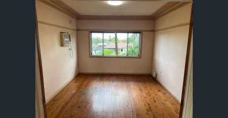 Spacious Home - Photo 3