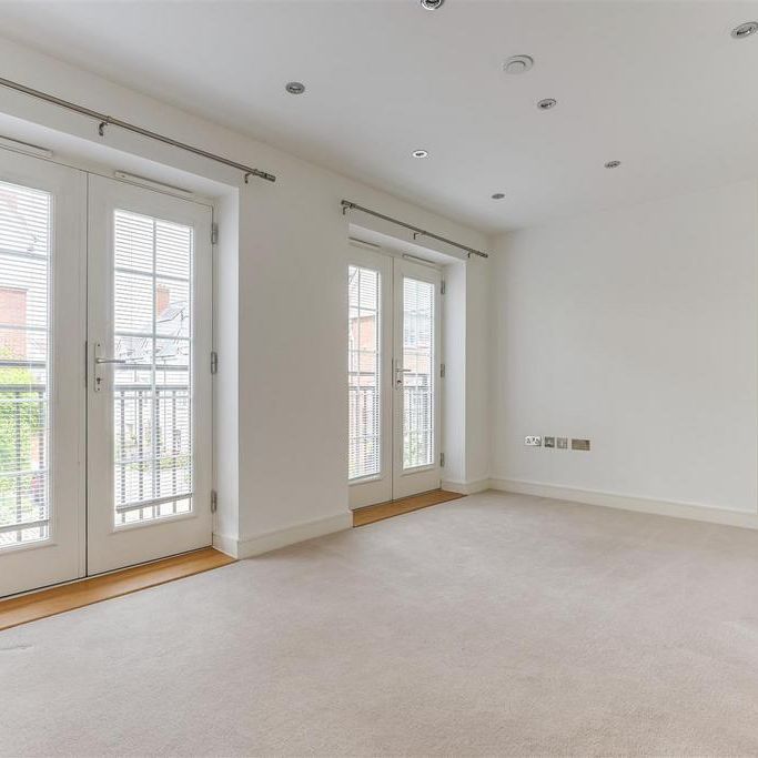 3 bedroom end of terrace house to rent - Photo 1