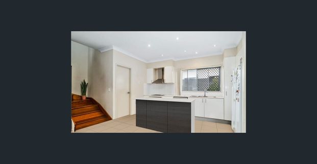 Stylish Townhouse - Photo 1