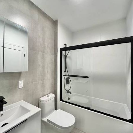 Spectacular 1 Bedroom Condos in Westmount ** Brand New Construction ** - Photo 4