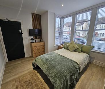 1 bedroom in a house share to rent - Photo 4