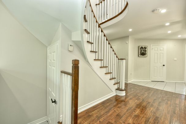 For Lease - 60 Crimson Ridge Road, Barrie, Ontario - Photo 1