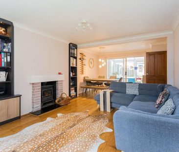 4 bedroom end of terrace house to rent - Photo 2