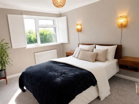 1 Bed Terraced House, Cobham Close, SW11 - Photo 3