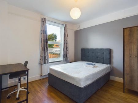 6 bedroom end of terrace house to rent - Photo 5