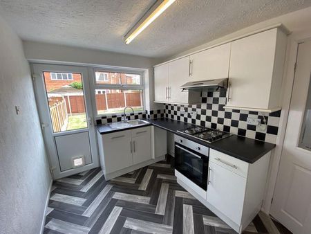 3 bedroom semi-detached house to rent - Photo 4