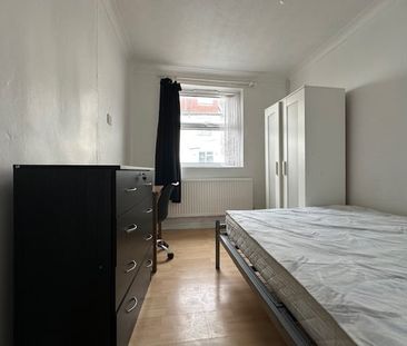 Room in a Shared House, St. Pauls Street, BN2 - Photo 2
