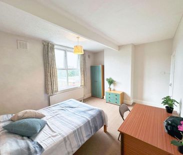 4 bedroom terraced house to rent - Photo 3