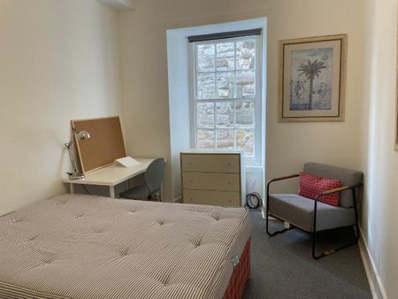 4 bedroom flat to rent - Photo 2