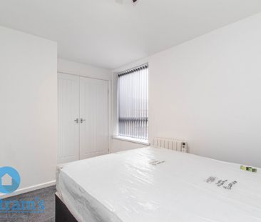 2 bed Flat for Rent - Photo 1