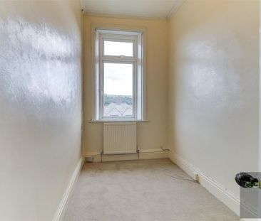 4 bed terraced house to rent in Huddersfield Road, Halifax - Photo 6