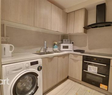 1 bedroom in a house share to rent - Photo 3